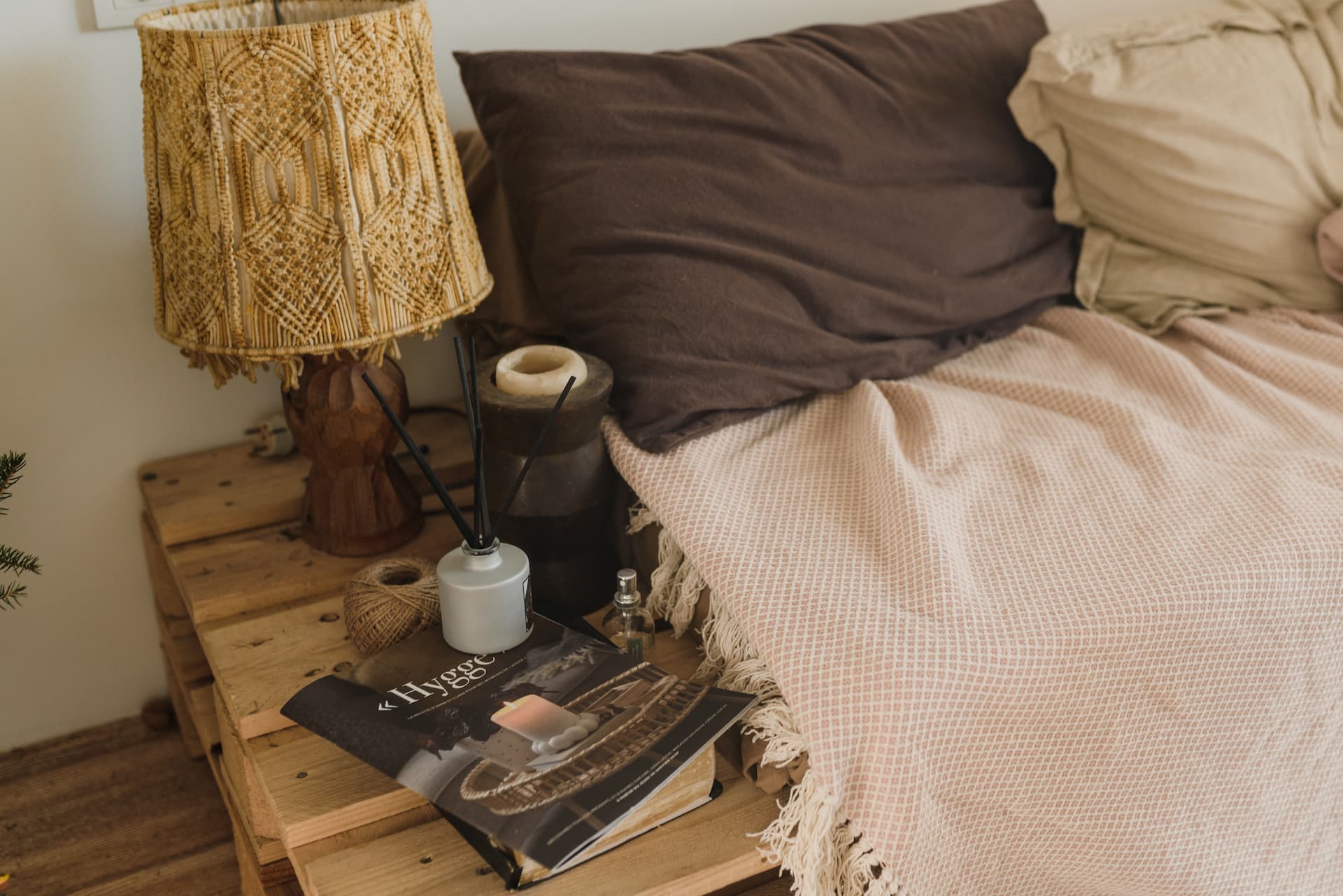 Lámpara con pantalla de textil étnico habitación dormitorio estilo bohemio